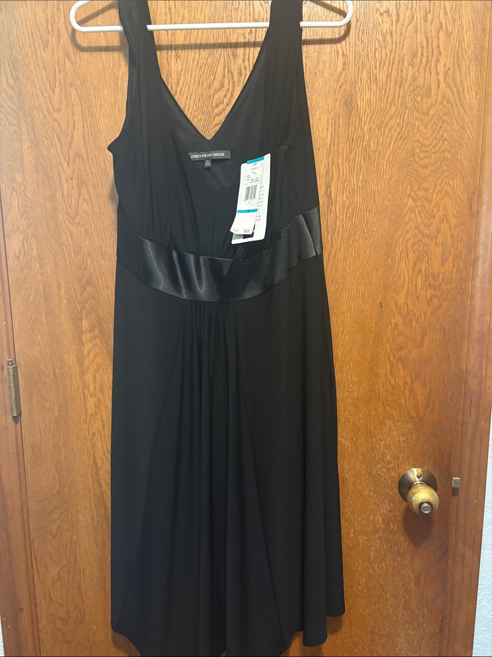 Jones Wear Black V-Neck Sleeveless Dress with Satin Waist